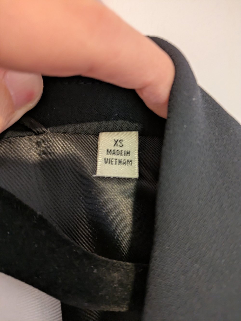 Wilfred Black Tailored Single-Button Blazer - Picture 3 of 3